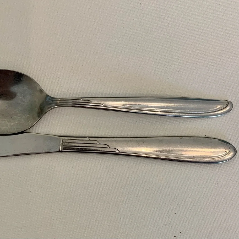 2 Vintage Oneida Early Sand Dune Stainless Groove Down Side Dinner Knife Spoon